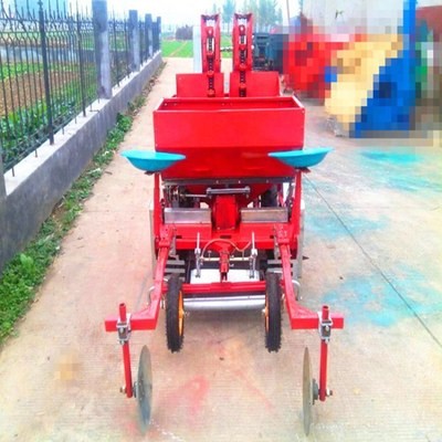 土豆播種機直銷 播種施肥打藥覆膜起壟多功能馬鈴薯播種機