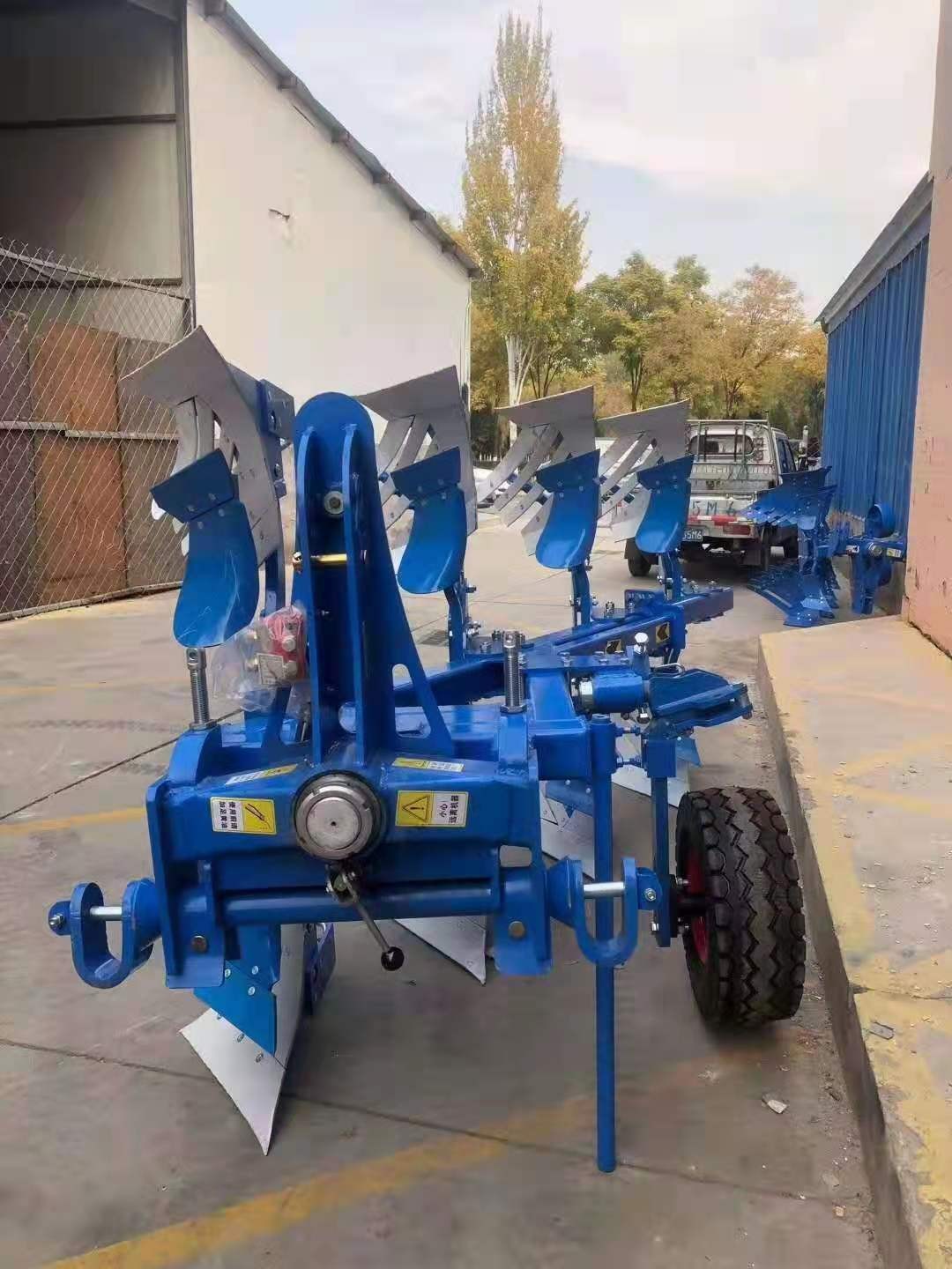 定制各種農(nóng)機(jī)具液壓翻轉(zhuǎn)犁旋耕機(jī)四輪車(chē)大中小型拖拉機(jī)帶深翻旋耕