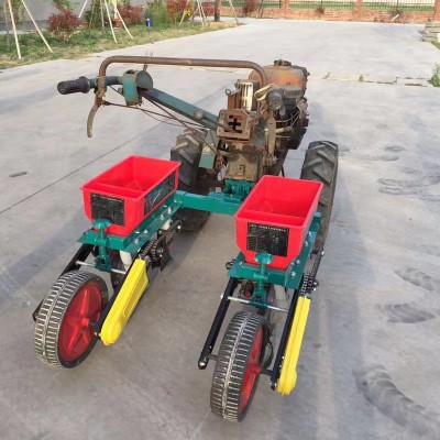 包郵拖拉機(jī)帶玉米播種機(jī) 小型玉米精播機(jī) 播種施肥一體機(jī) 播種樓