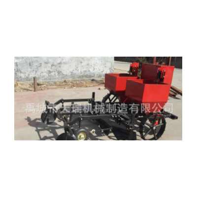 大量供應(yīng)優(yōu)質(zhì)高效土豆施肥種植機(jī) 同步實(shí)現(xiàn)施肥覆膜打藥 出口產(chǎn)品