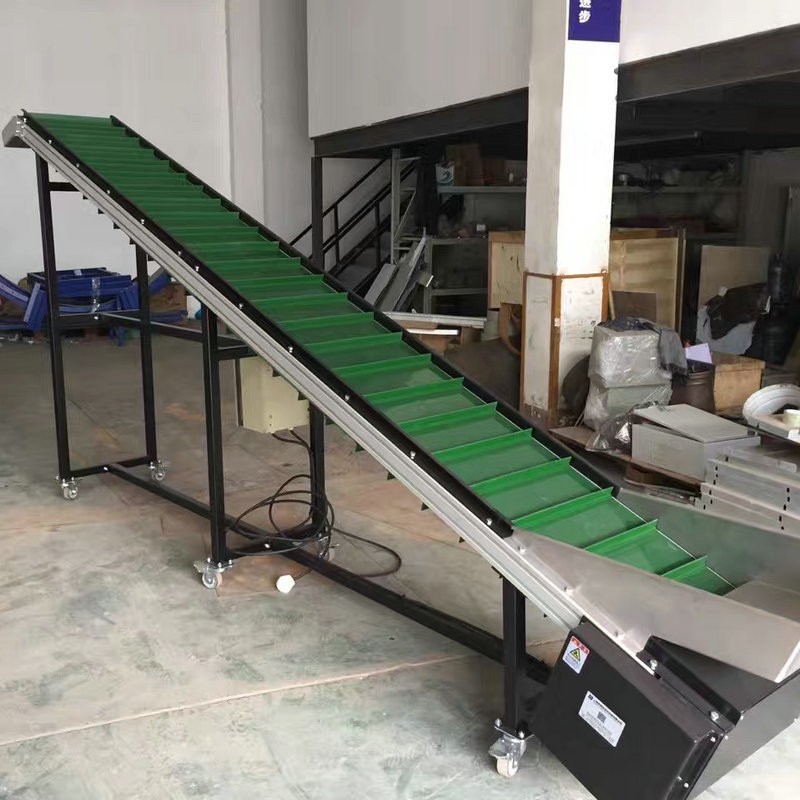 移動(dòng)式小型擋板提升機(jī) 定制裙邊擋板爬坡皮帶輸送機(jī) 提升機(jī)設(shè)備