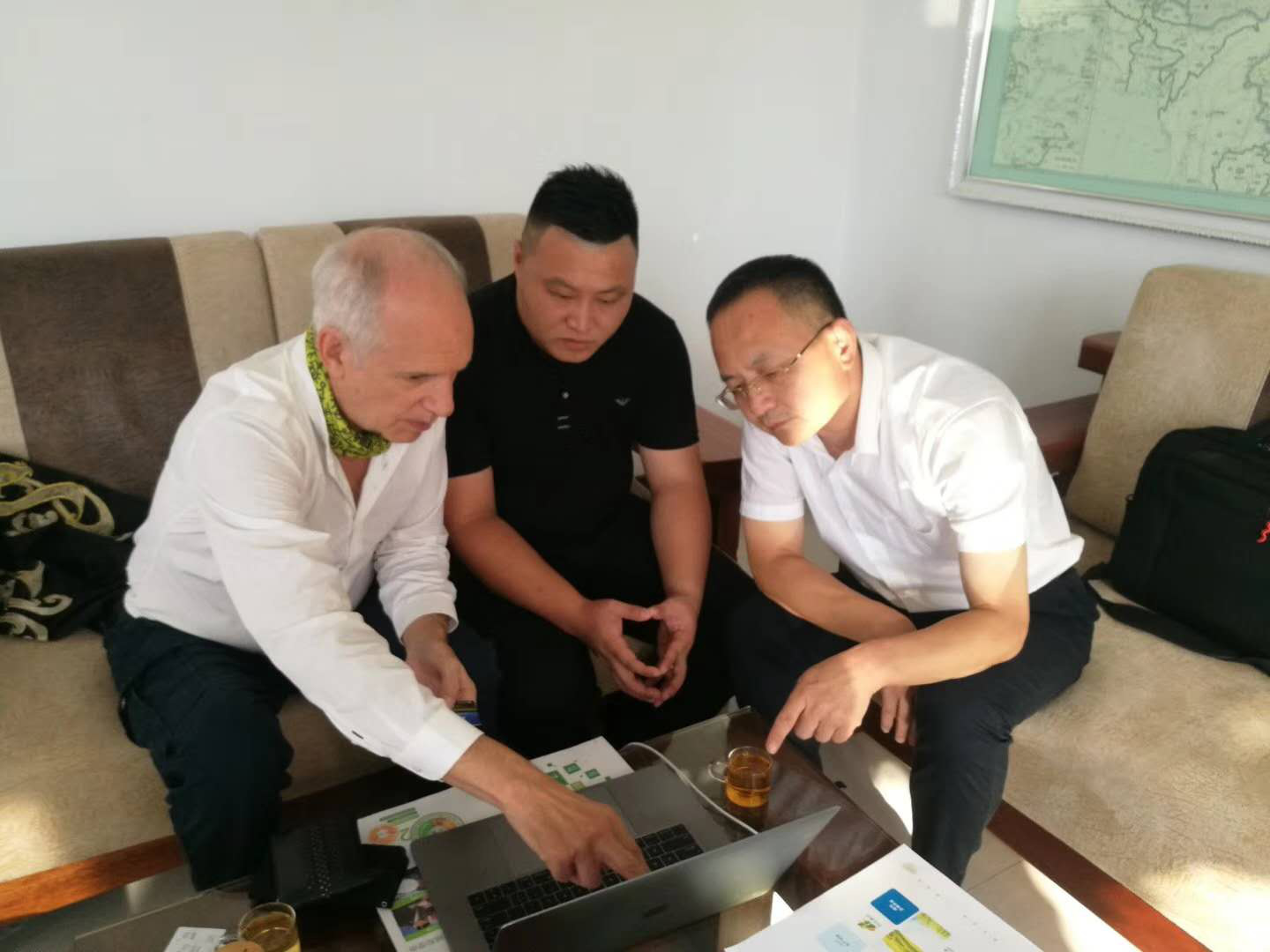 聯合國成員M2E公司總裁大衛與我公司負責人洽談非洲項目.pn