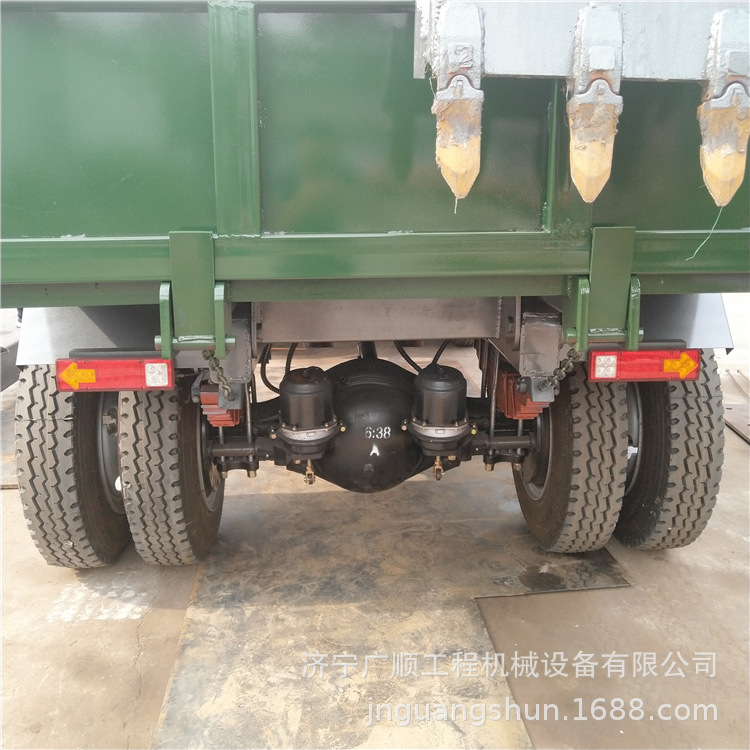 825大輪胎四驅隨車挖