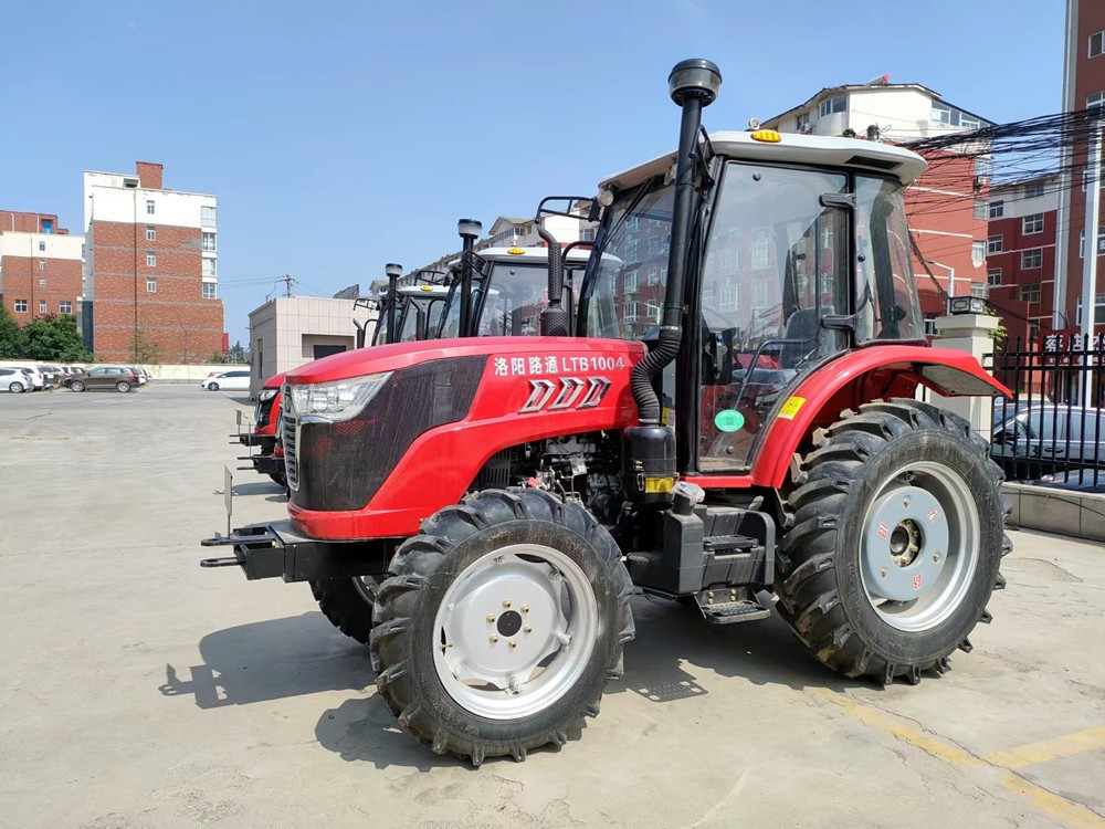 國四新車100馬力四輪農用拖拉機1004旋耕犁地拖拉機