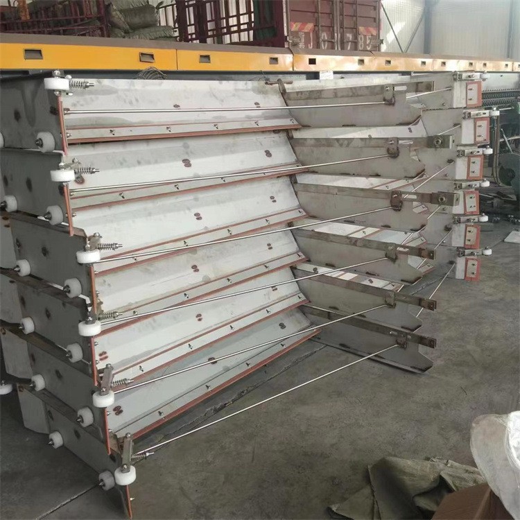 一拖二不銹鋼羊用刮糞機(jī) 全自動清潔糞便刮糞板 羊用設(shè)備清糞機(jī)