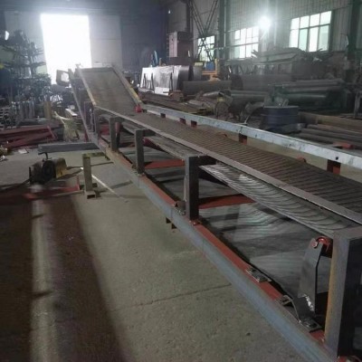 礦用爬坡皮帶輸送機帶式傳送機型號鼎泰可定制