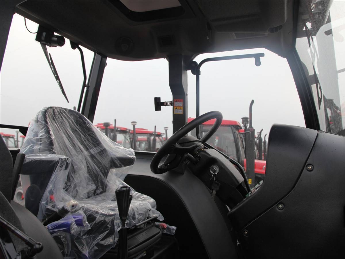 東方紅LX1204輪式拖拉機(jī)