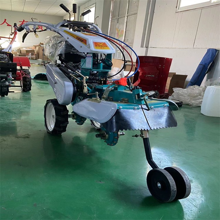 開溝培土機工作視頻 丘陵地帶多功能田園管理機 大姜種植起壟機