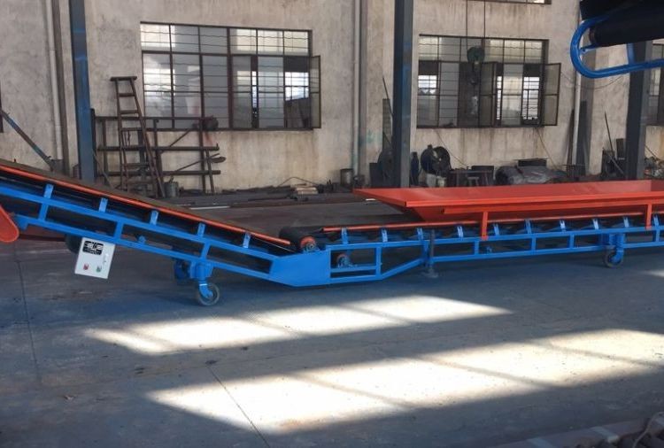 正鑫 大傾角爬坡皮帶輸送機 廠家定制 可移動糧食建材輸送設(shè)備