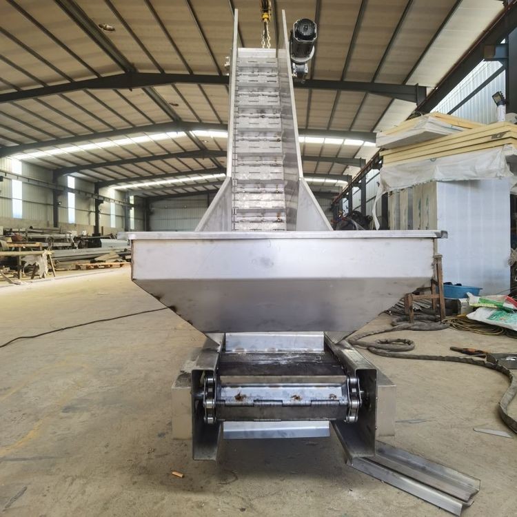 鑫順通 不銹鋼鏈板輸送機(jī) 工業(yè)物料搬運(yùn)機(jī) 移動(dòng)上料爬坡提升機(jī) 可定制