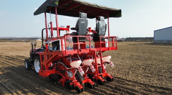 玉米小區(qū)四行精播機（高配版）