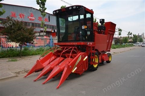 冀新三行玉米收割機