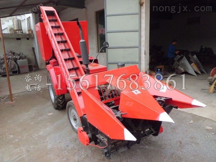 小四輪玉米收割機