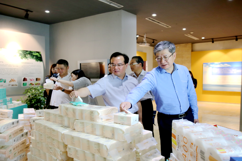 2019年 5月22日，時任浙江省社會組織綜合黨委專職副書記、省民政廳社會組織管理局局長蔡國華蒞臨景興紙業(yè)調(diào)研企業(yè)發(fā)展情況和黨建工作