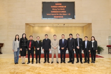 馬來西亞大學(xué)聯(lián)盟主席拿督斯里黃炫碩一行蒞臨景興紙業(yè)參觀交流，共建“一帶一路”人才培養(yǎng)培訓(xùn)基地