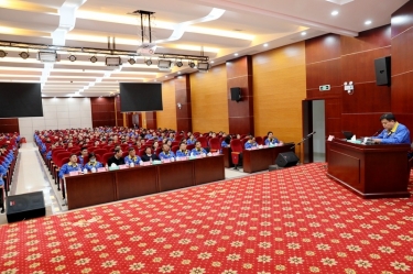 ? 學(xué)習(xí)榜樣，凝聚力量！景興紙業(yè)召開陳良杰同志先進(jìn)事跡報(bào)告會(huì)