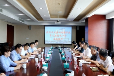 嘉興南湖學(xué)院黨委副書記、校長賈文勝一行蒞臨景興紙業(yè)調(diào)研交流